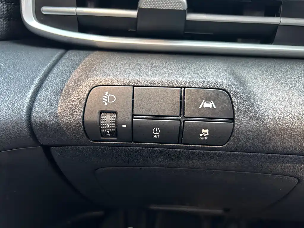 Hyundai Elantra — миниатюра 14