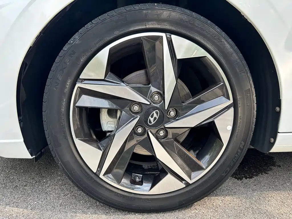 Hyundai Elantra — миниатюра 25