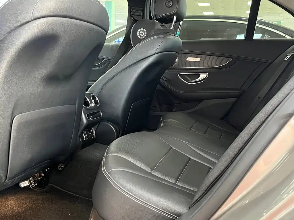 Mercedes-Benz C-Class — миниатюра 6