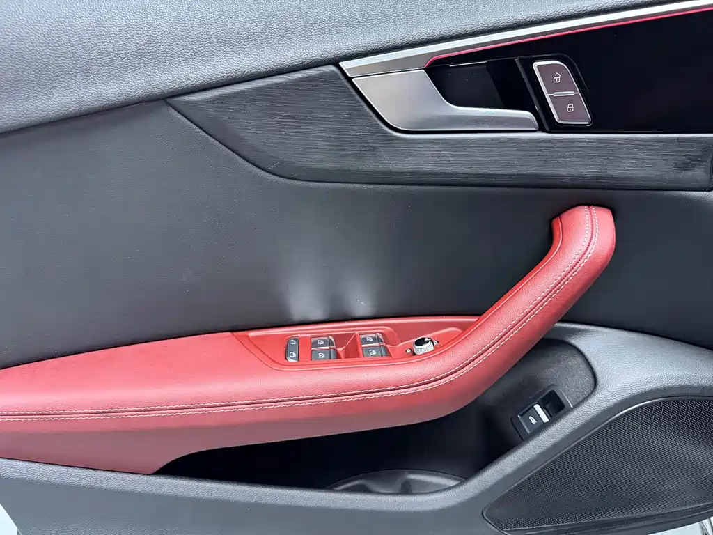 Audi A4L 2024 40 TFSI Luxury