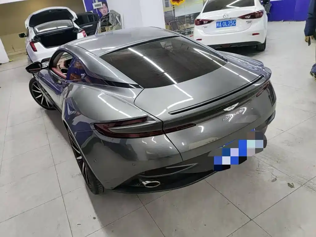 Aston Martin DB11 — миниатюра 3