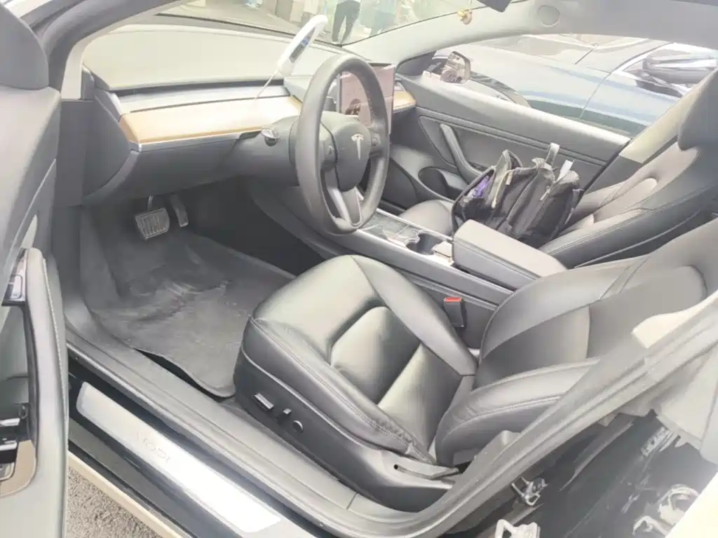 Tesla Model 3 — миниатюра 15