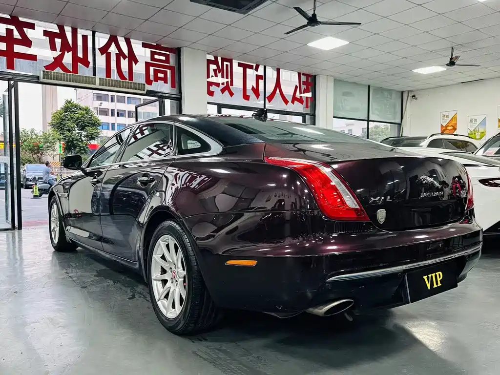 JAGUAR XJ
