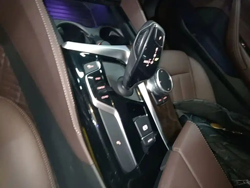 BMW 5 Series — миниатюра 14
