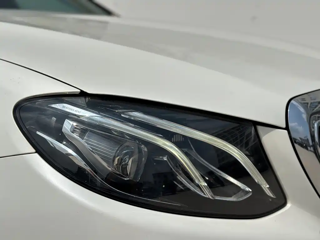 Mercedes-Benz E-Class — миниатюра 4