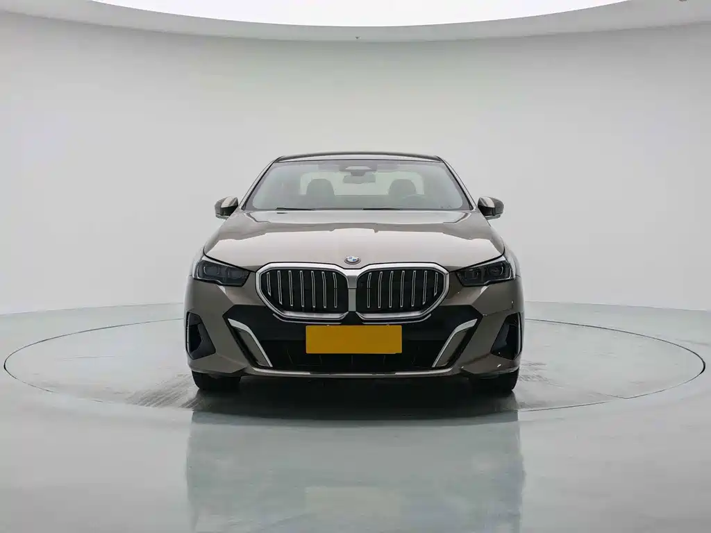 BMW 5 Series — миниатюра 2