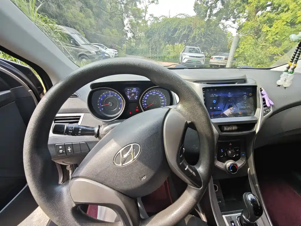 Hyundai Elantra Langdong — миниатюра 8