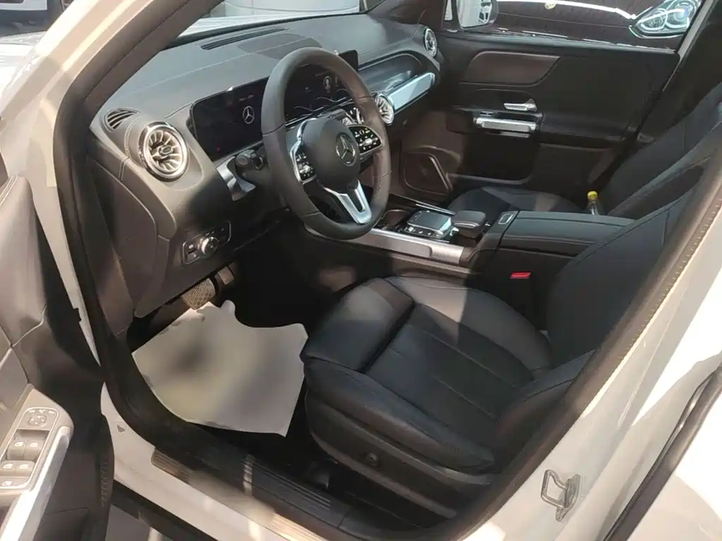 Mercedes-Benz GLB — миниатюра 16