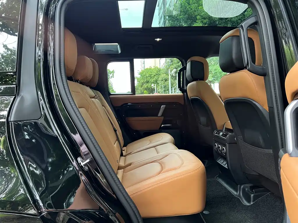 Land Rover Defender — миниатюра 10