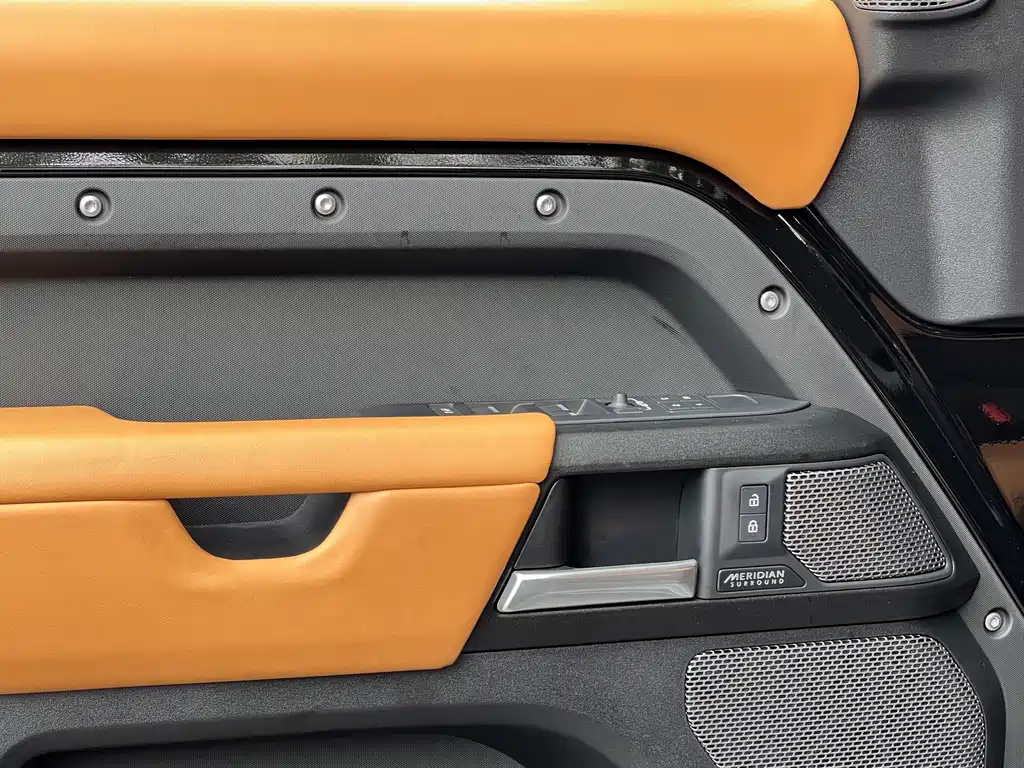Land Rover Defender — миниатюра 12