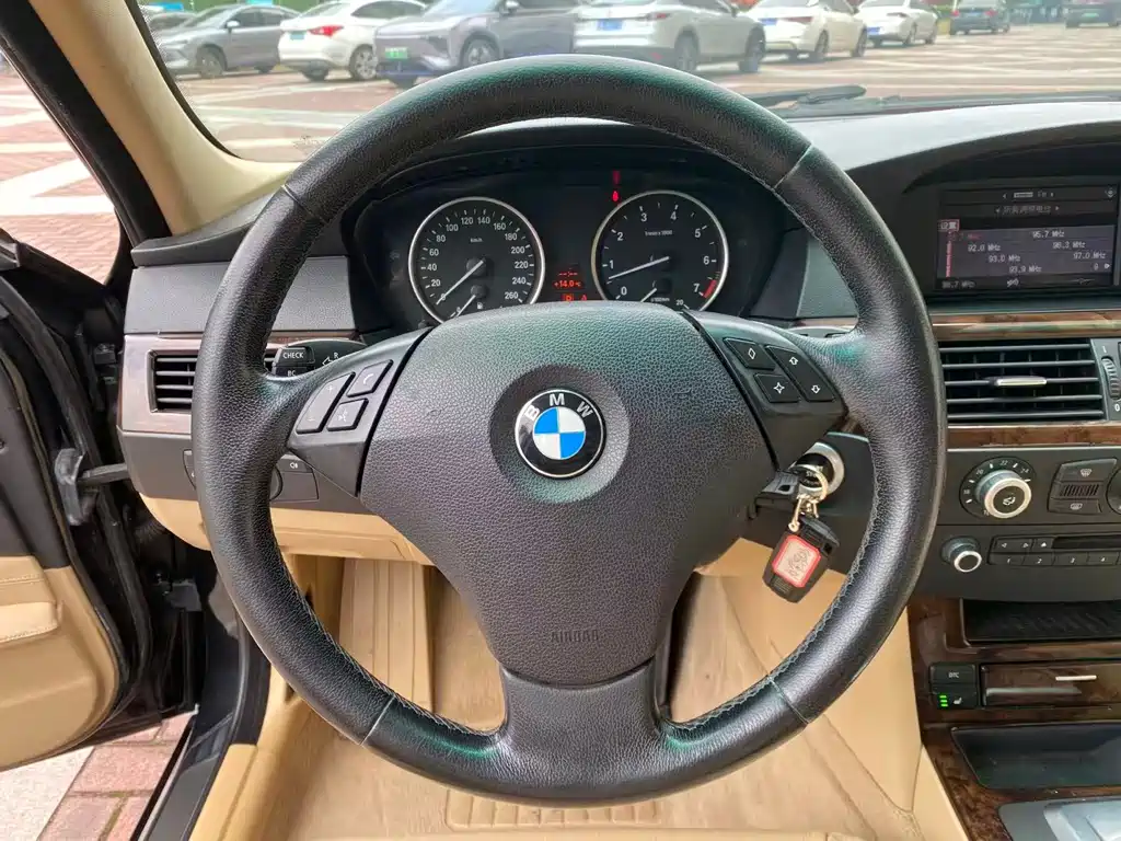 BMW 5 Series — миниатюра 6