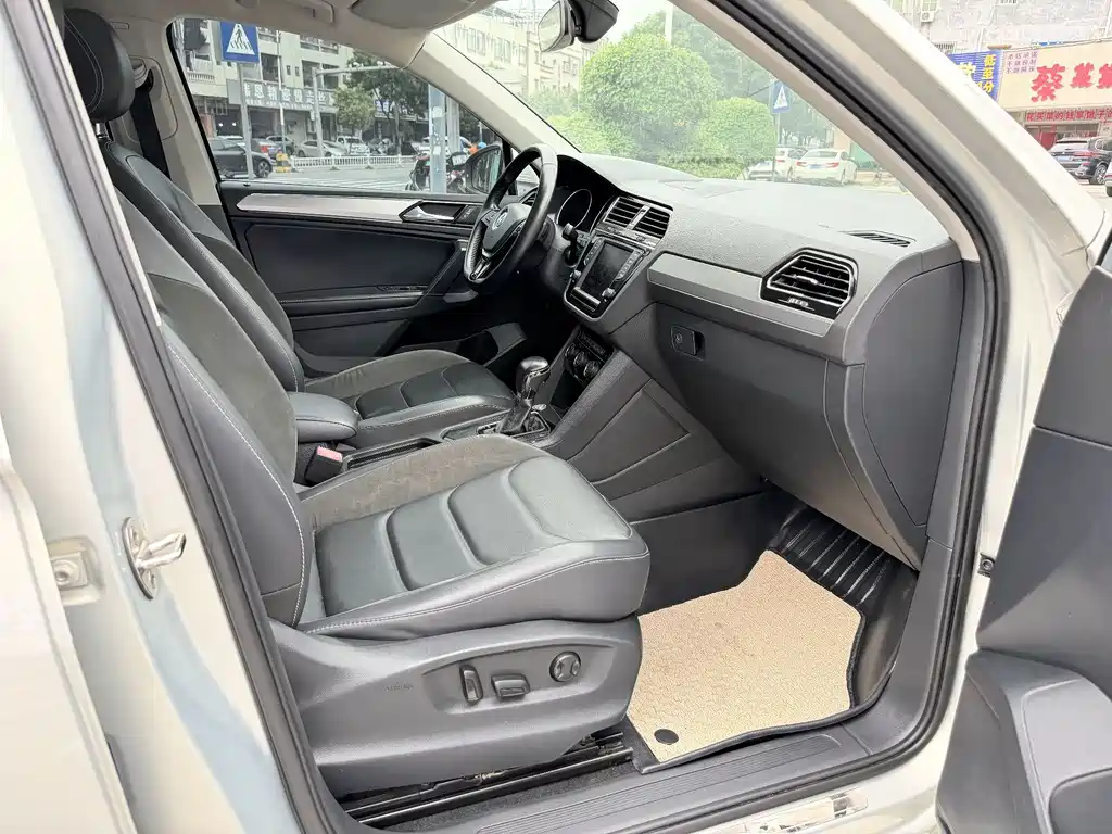 Volkswagen Tiguan L — миниатюра 7