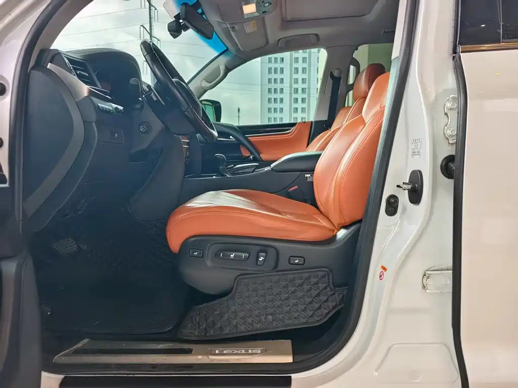 Lexus LX — миниатюра 7