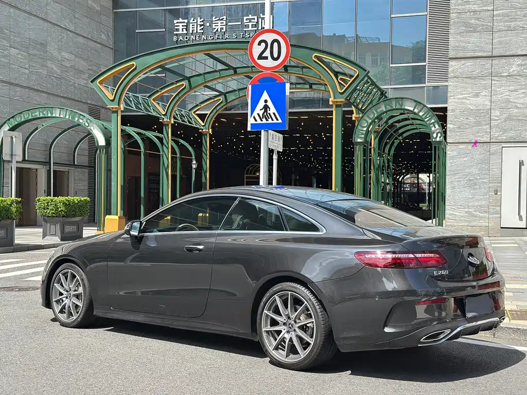 Mercedes-Benz E-Class (Import) — миниатюра 9