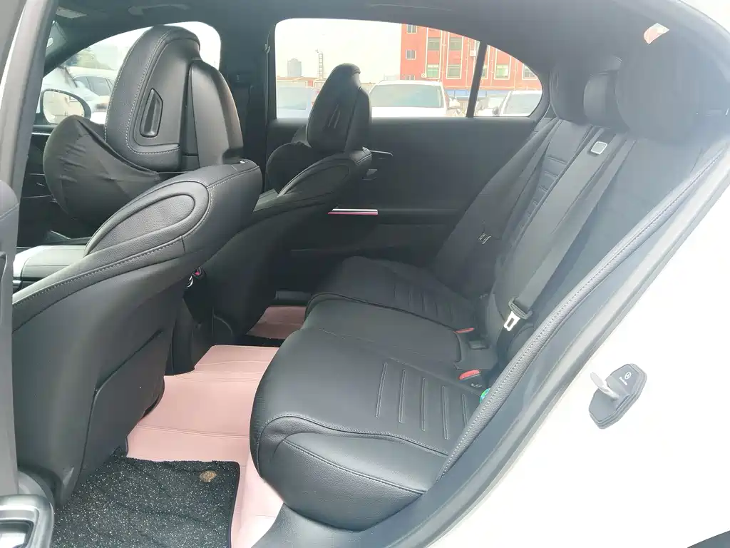 Mercedes-Benz C-Class — миниатюра 10