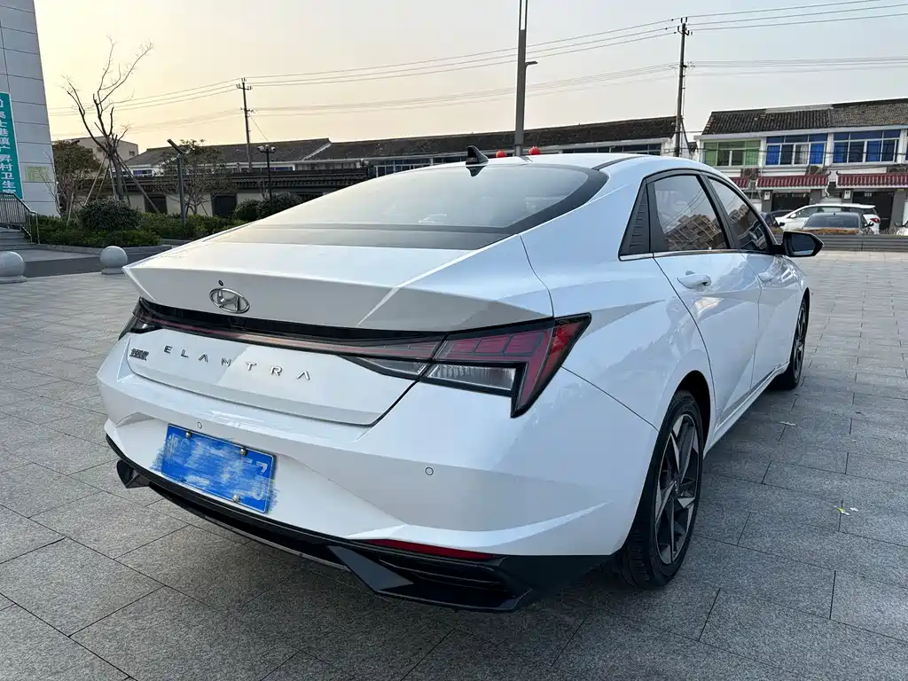Hyundai Elantra — миниатюра 8