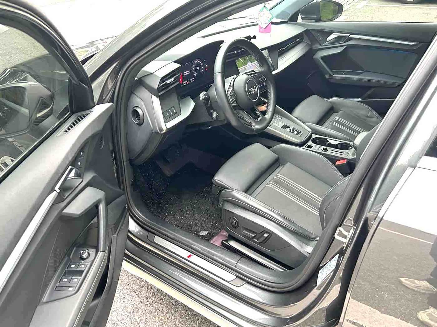 Audi A3 1.4 л 2023 г. Серебристо-серый, пробег 24000 км
