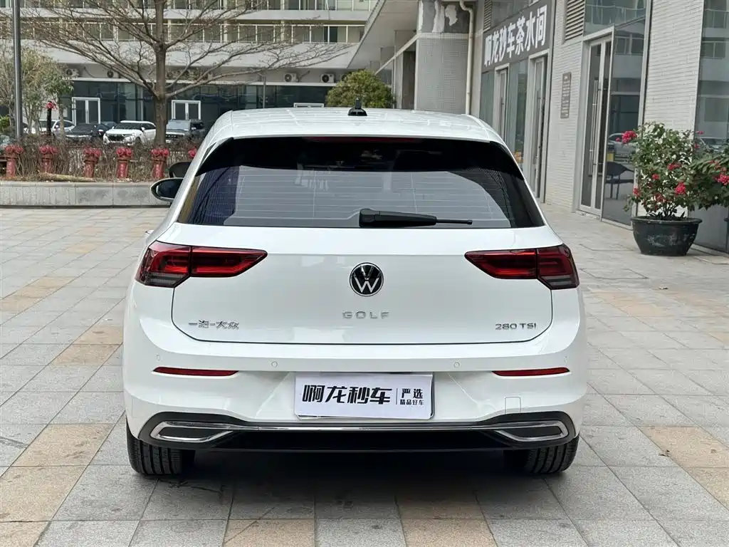 VOLKSWAGEN GOLF