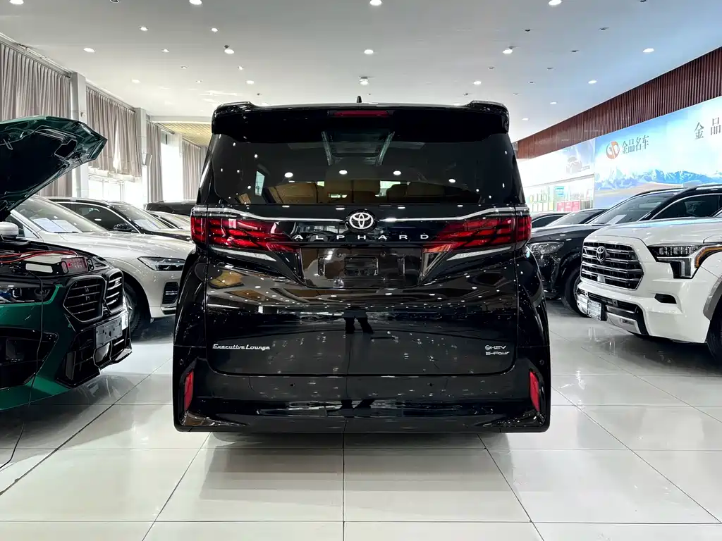 Toyota Alphard — миниатюра 5