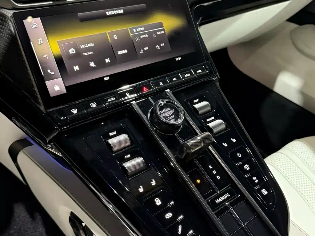 Aston Martin V8 Vantage 2024 4.0T V8 Coupe