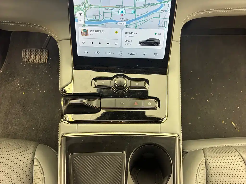 NIO ES8 — миниатюра 14
