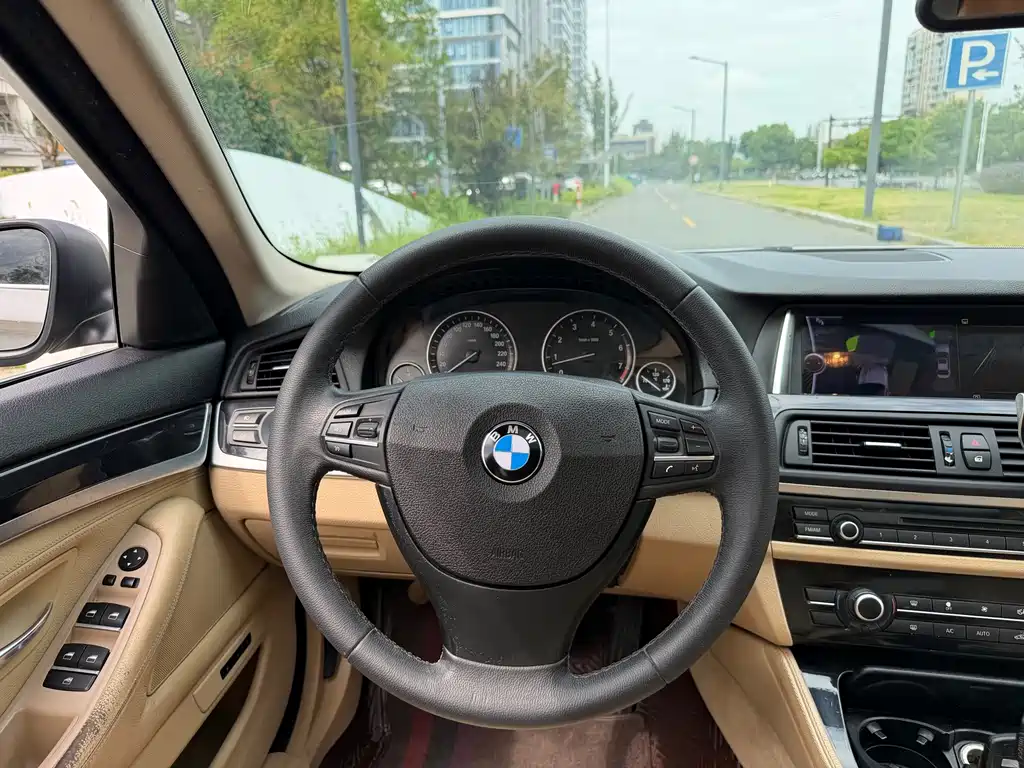 BMW 5 Series — миниатюра 12