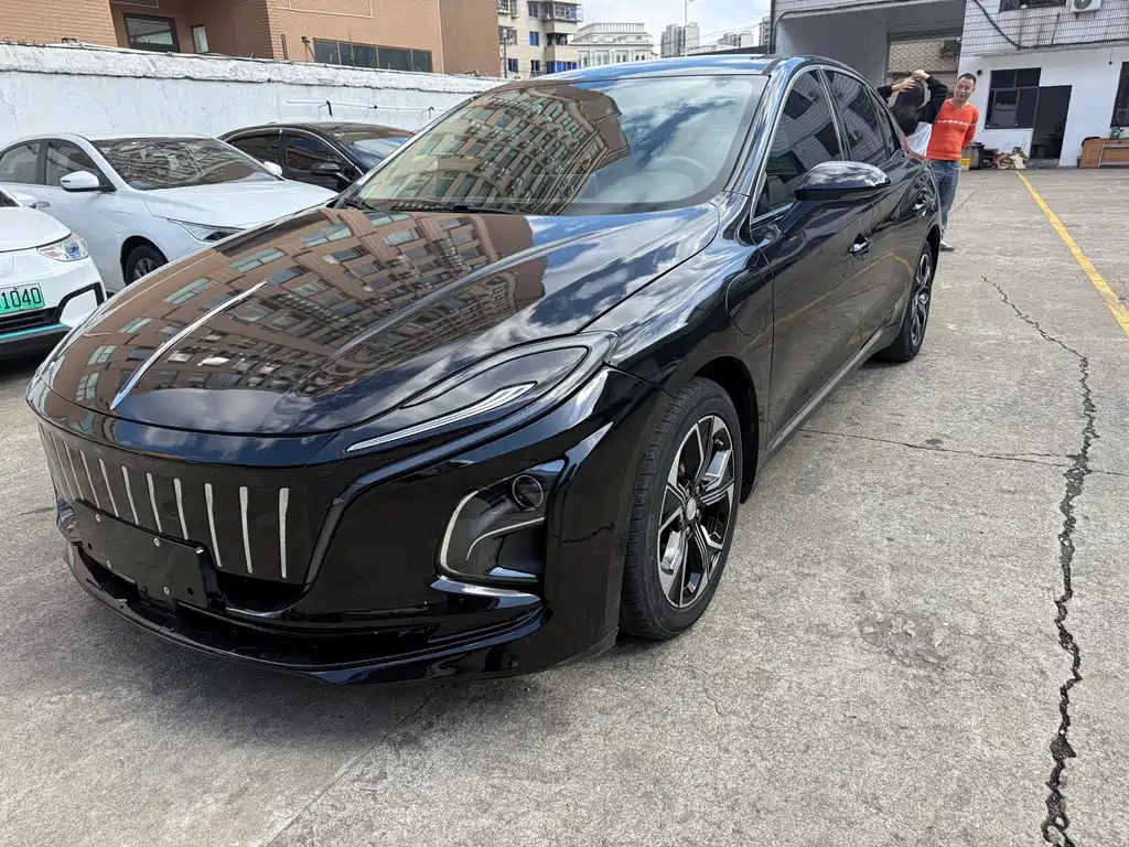 Hongqi HONGQI E QM5