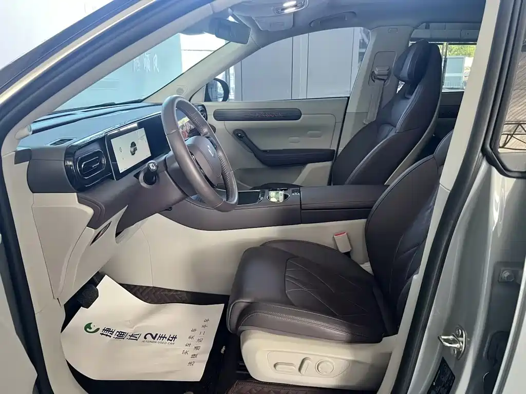 Leapmotor Leapmotor C11 — миниатюра 6