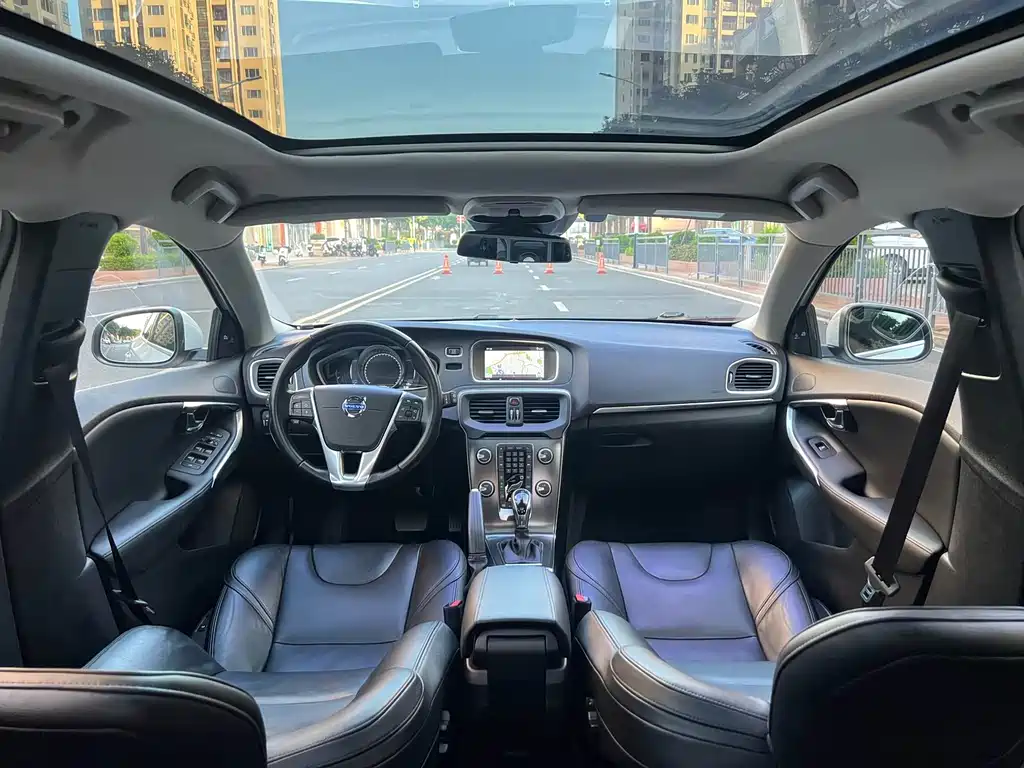 Volvo V40 — миниатюра 9