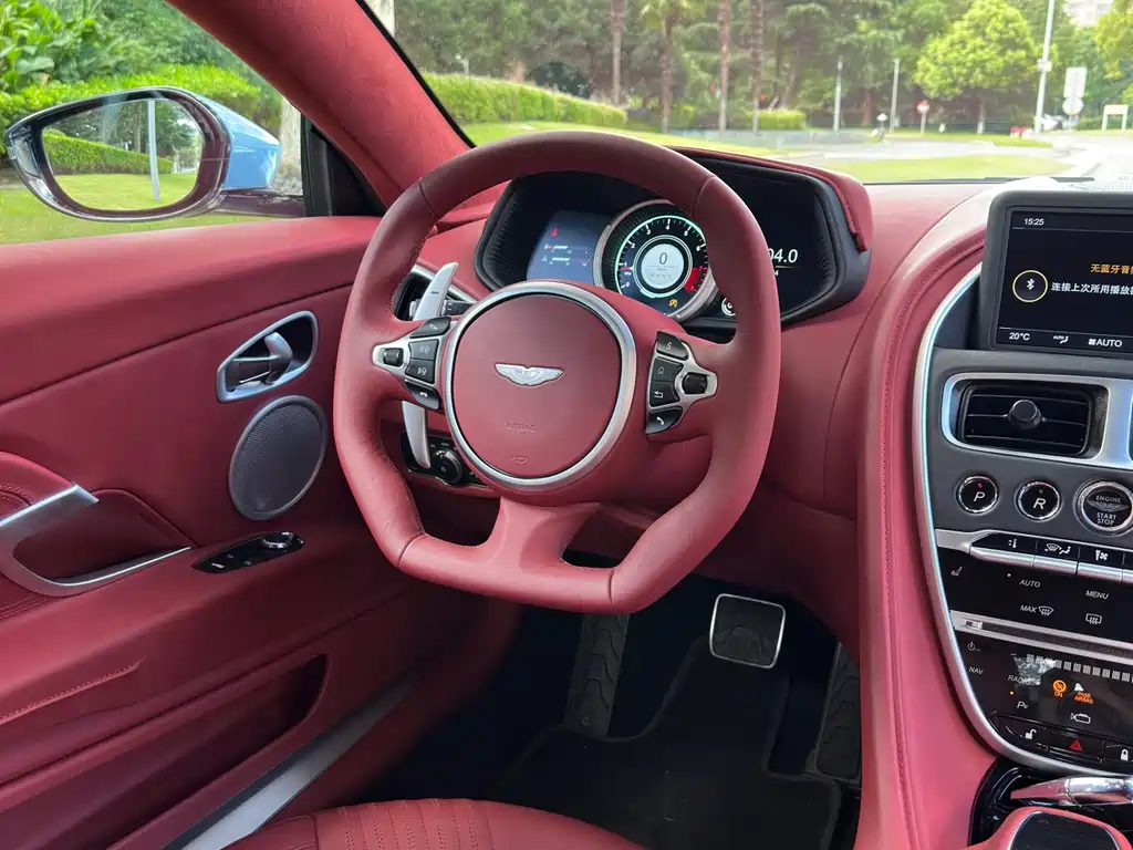 Aston Martin DB11 — миниатюра 17