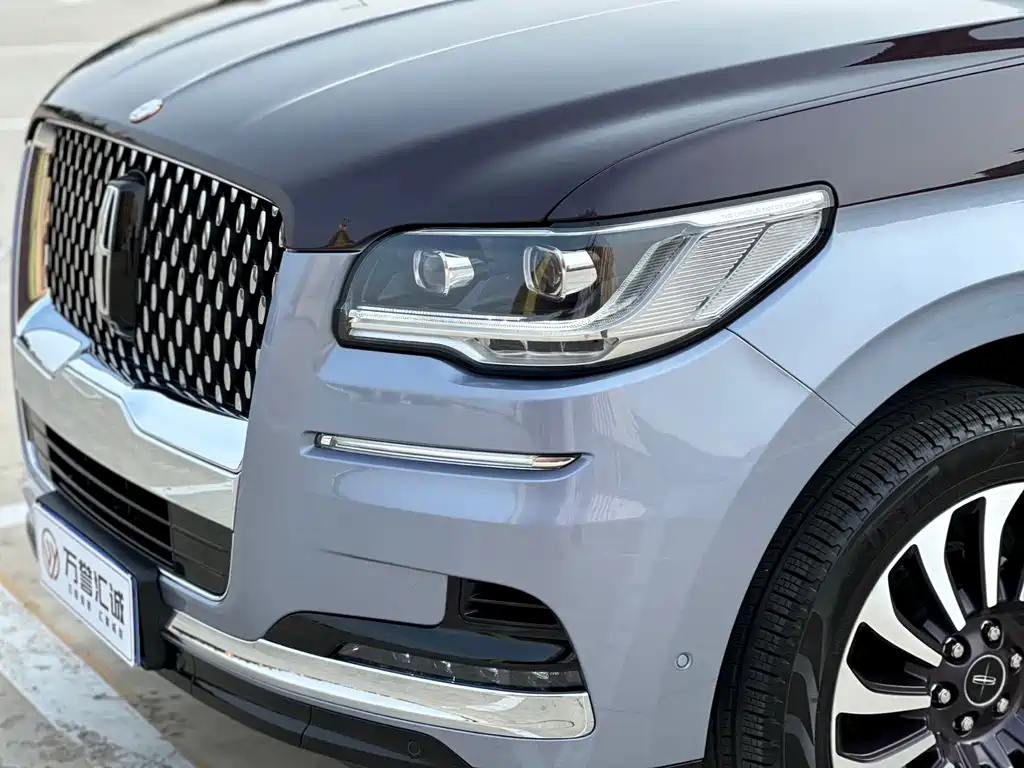 LINCOLN NAVIGATOR ONE