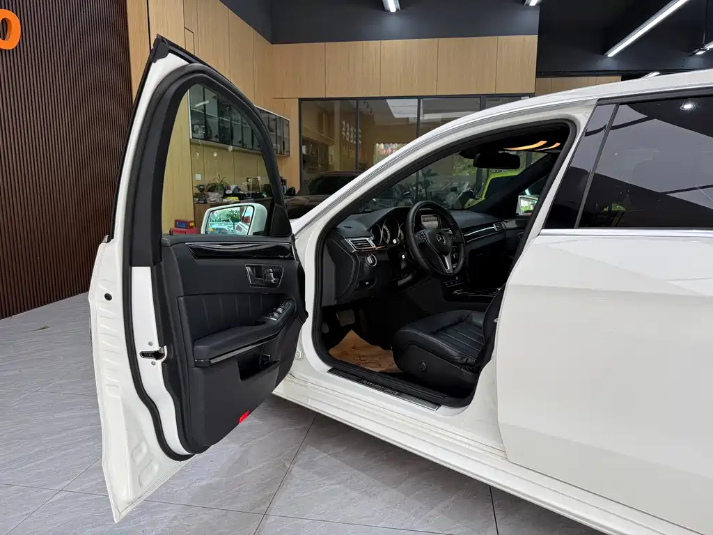 Mercedes-Benz E-Class — миниатюра 10