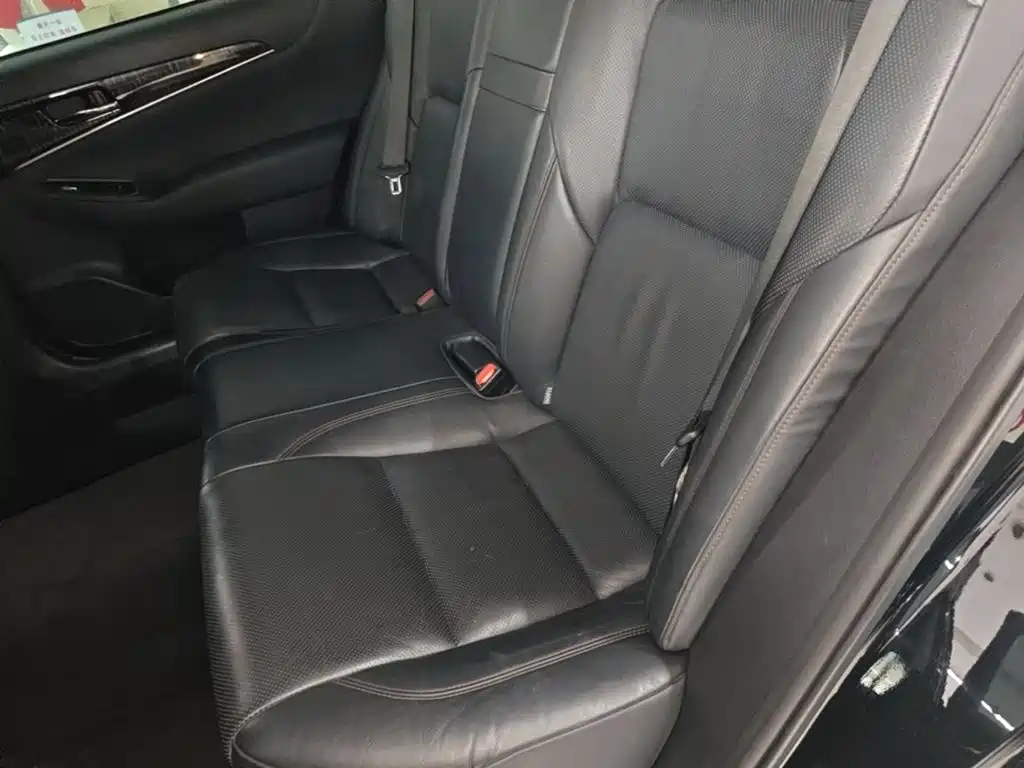 Toyota Crown — миниатюра 17