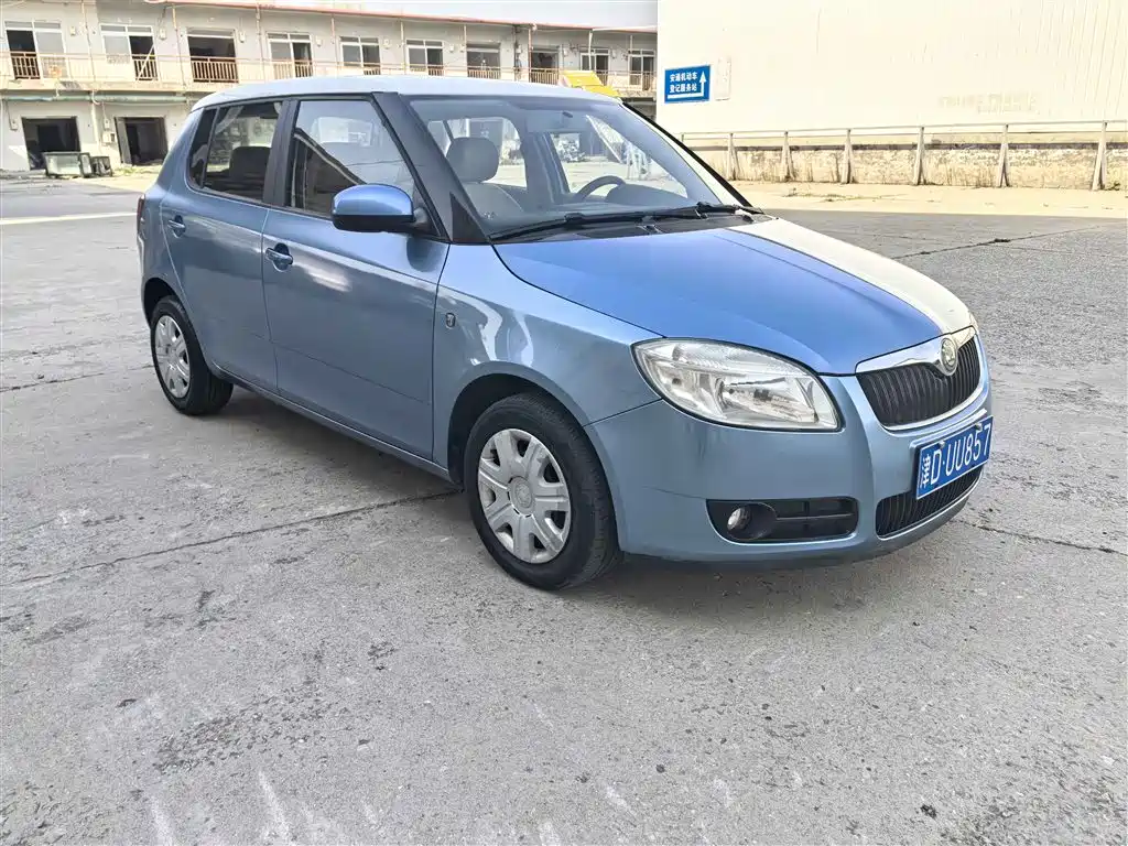 Skoda Fabia 1.4L Auto Crystal Supreme Edition, фото 3