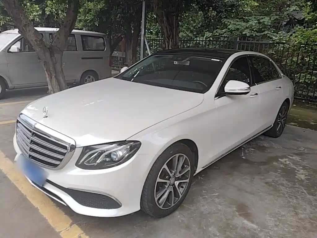 Mercedes-Benz E-Class — миниатюра 2