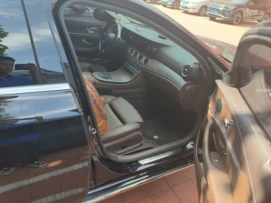 Mercedes-Benz E-Class — миниатюра 8