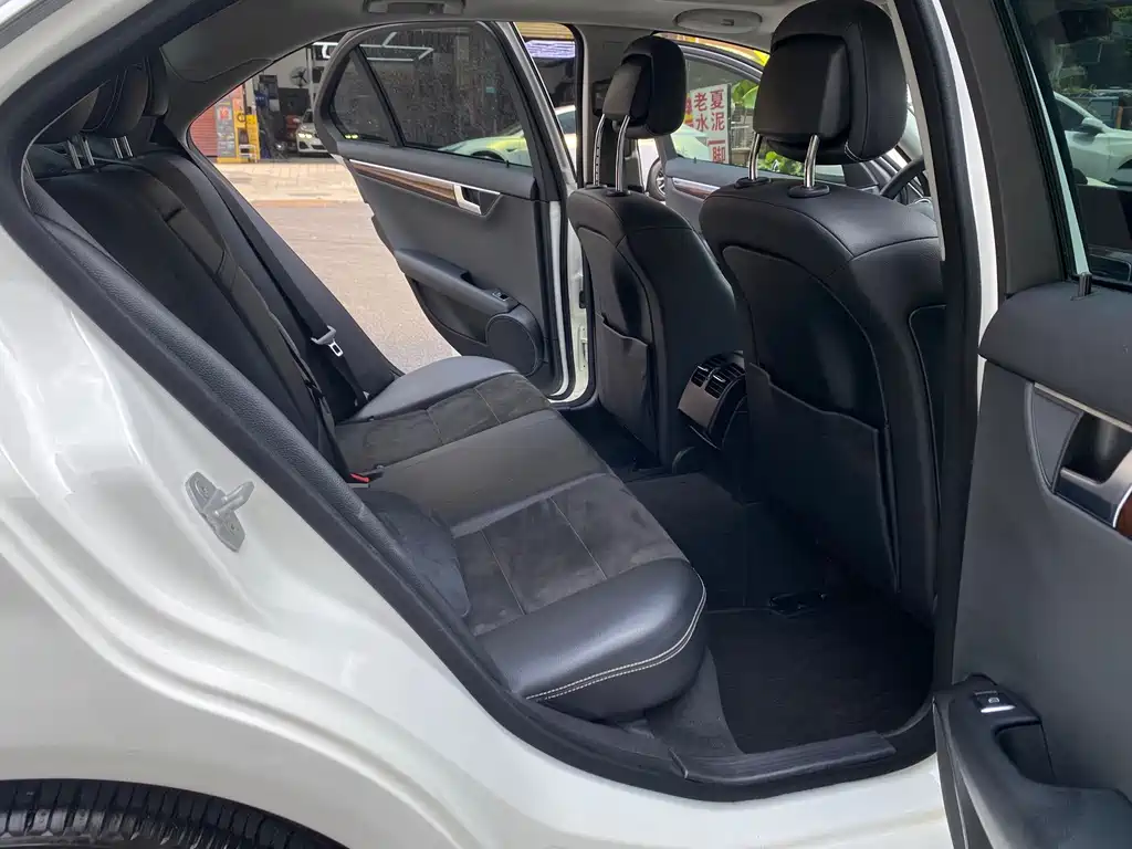 Mercedes-Benz C-Class — миниатюра 12