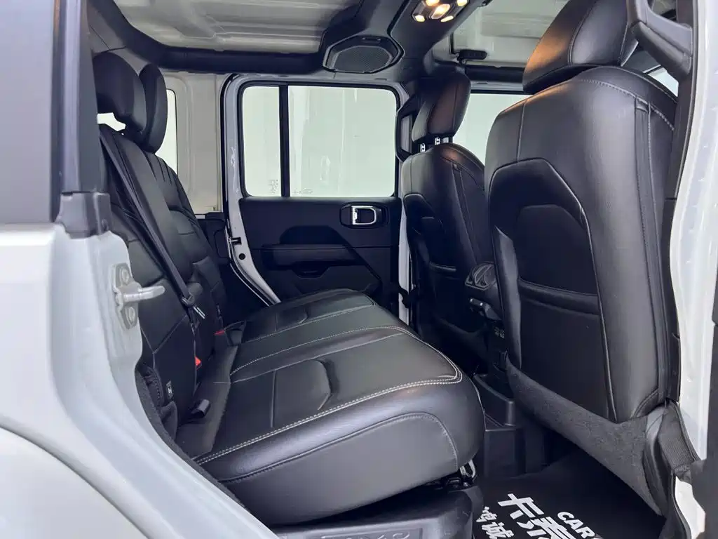 Jeep Wrangler PHEV — миниатюра 18