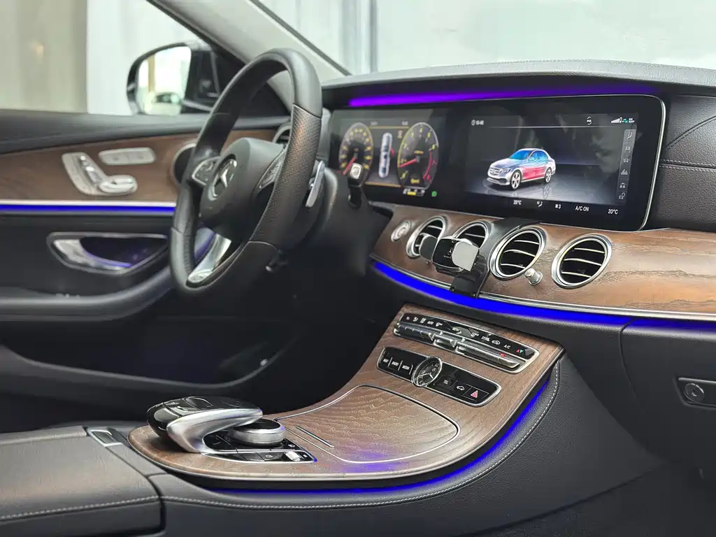 Mercedes-Benz E-Class — миниатюра 33