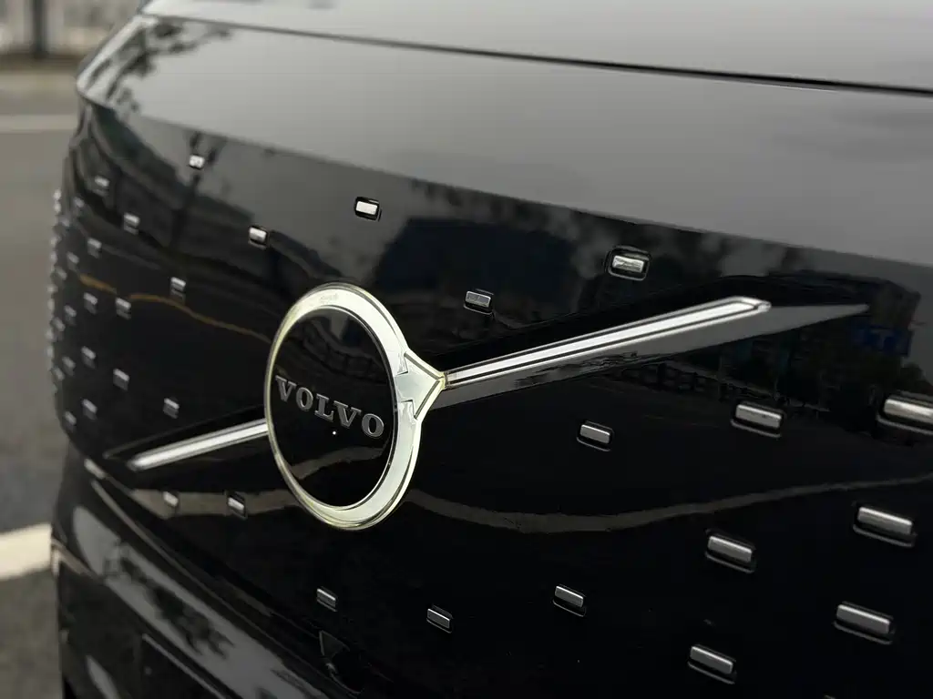 Volvo EM90 — миниатюра 9