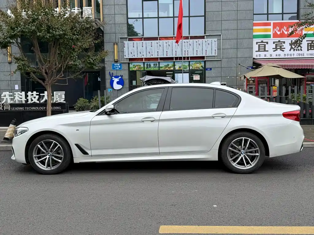 BMW 5 Series — миниатюра 3