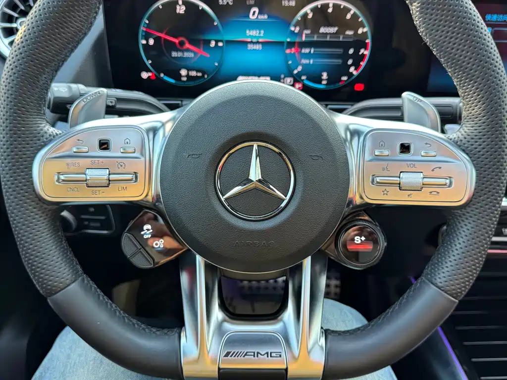MERCEDES-BENZ GLA AMG