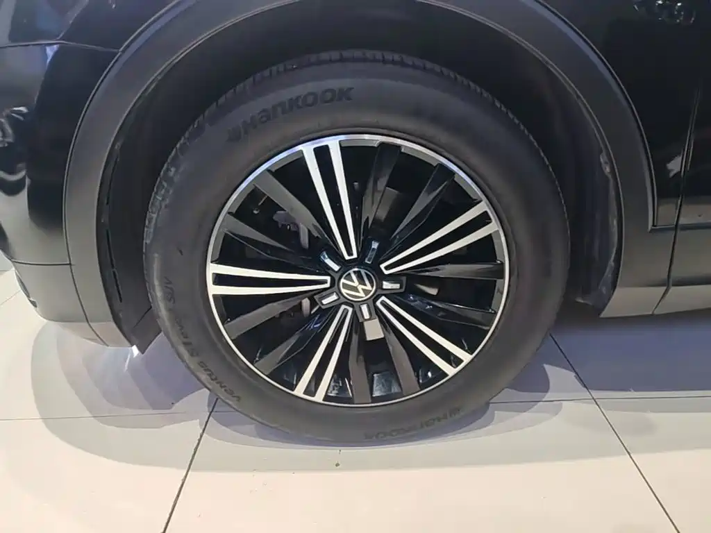 Volkswagen Tiguan L — миниатюра 23