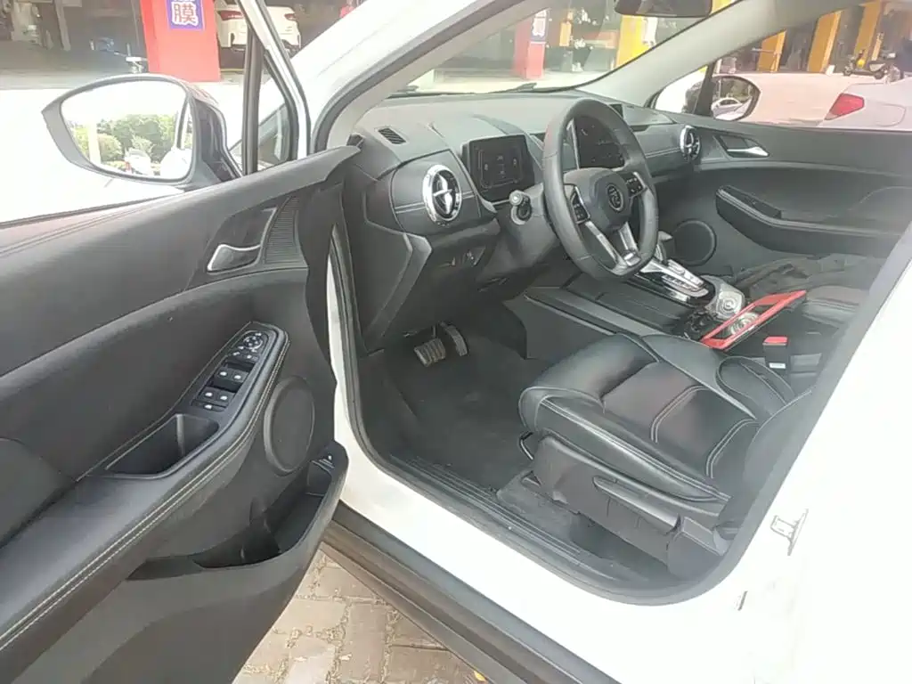 BYD Yuan EV — миниатюра 16