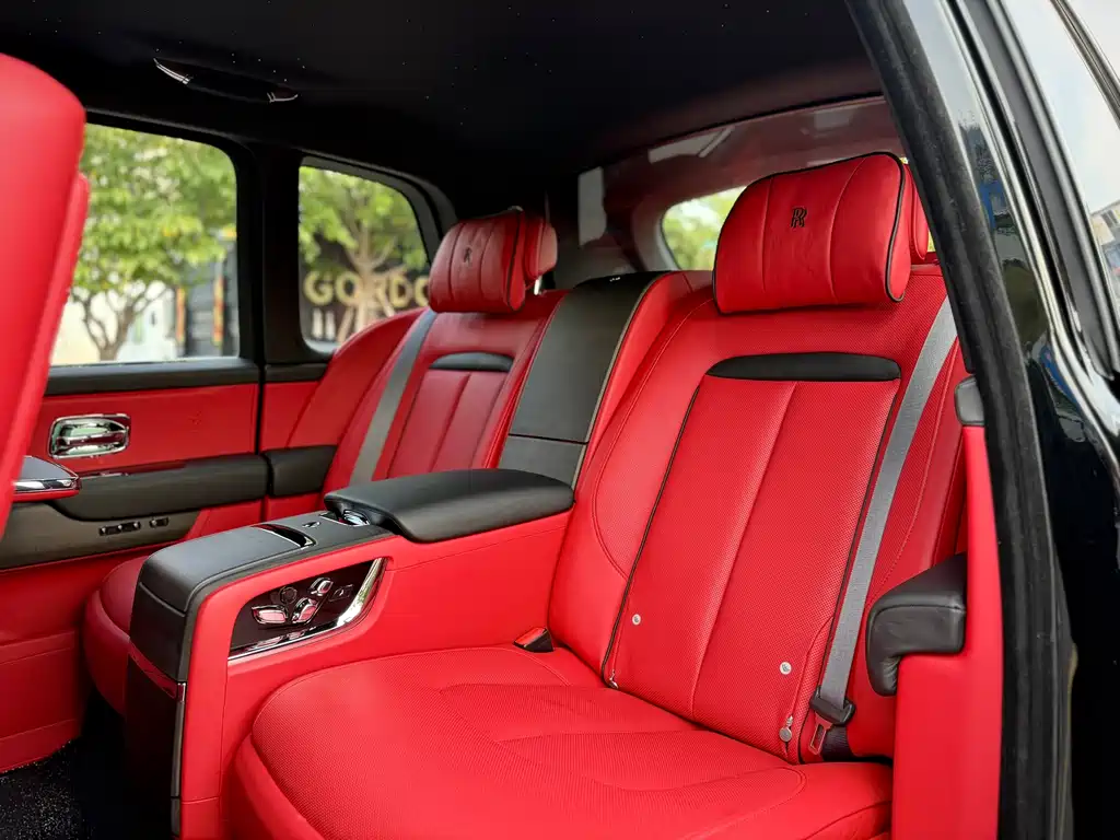 Rolls-Royce Cullinan — миниатюра 16