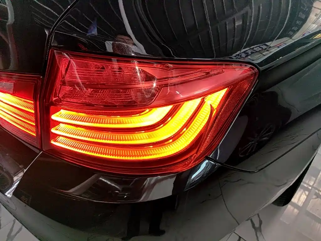 BMW 5 Series — миниатюра 8
