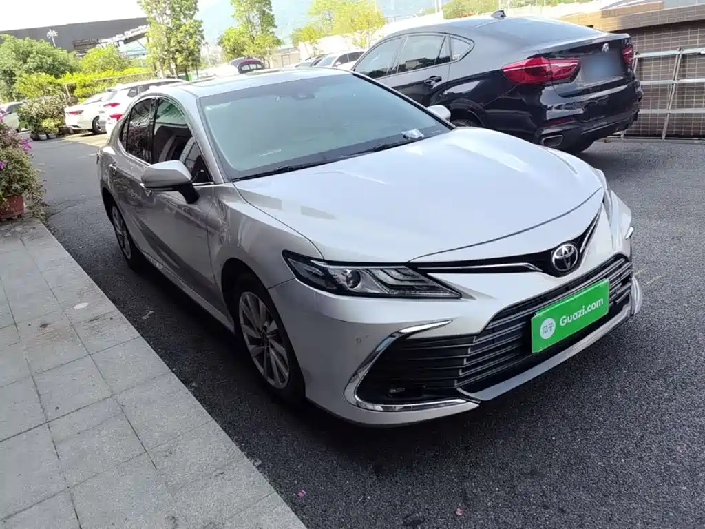 Toyota Camry — миниатюра 4