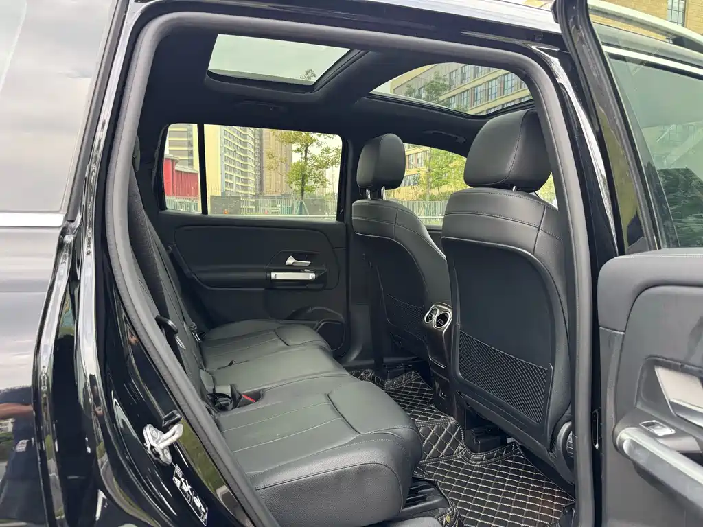 Mercedes-Benz GLB — миниатюра 13
