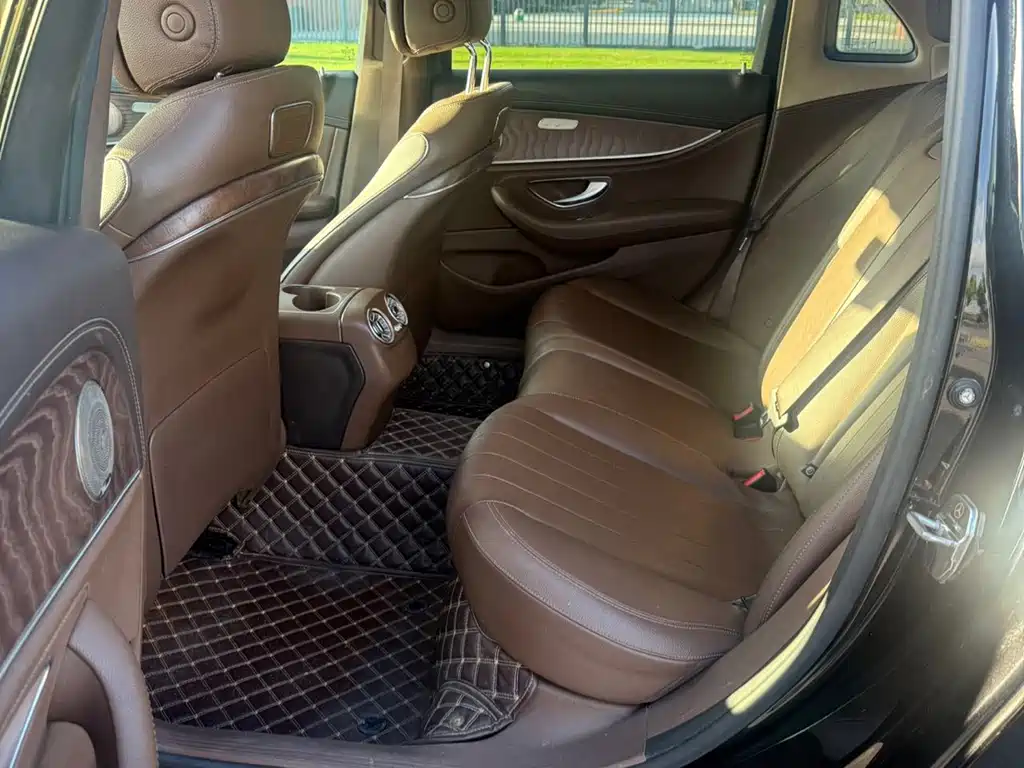 Mercedes-Benz E-Class — миниатюра 5