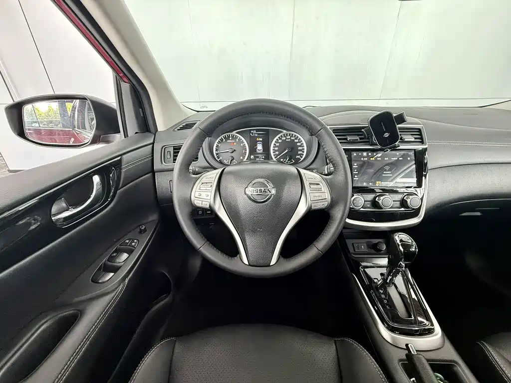 Nissan Tiida — миниатюра 7